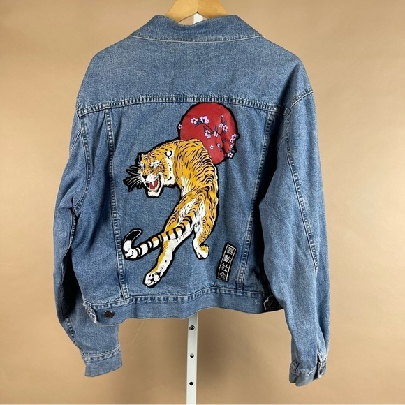 Vintage Gap Tiger Patch Denim Jacket Size Large Butterfly Bee Flower Patch - Picture 1 of 10